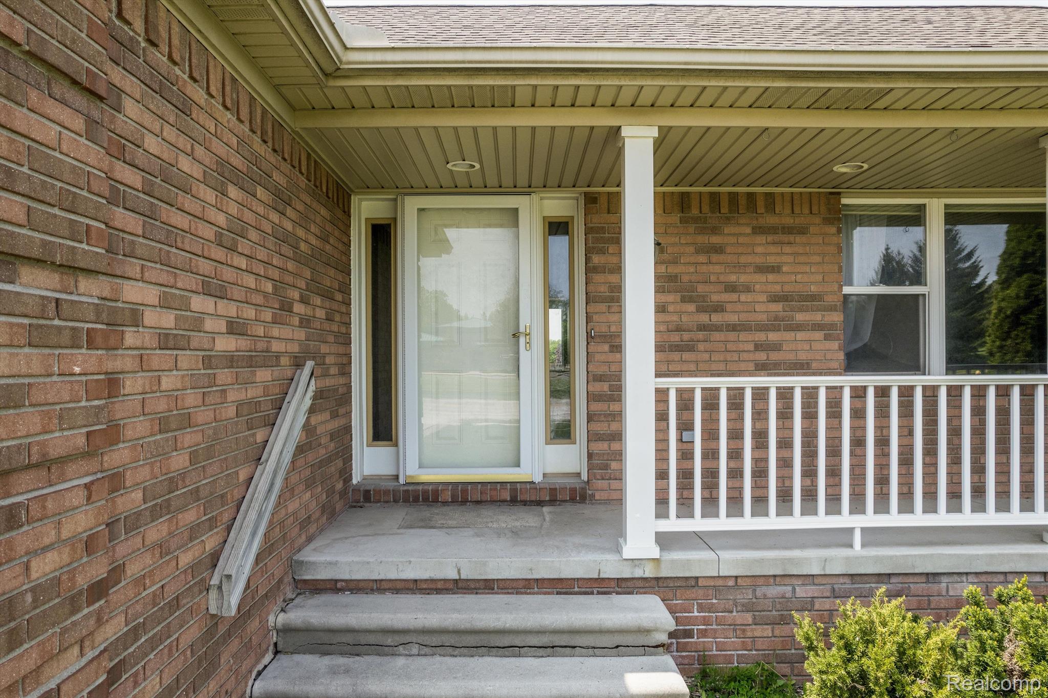 52903 Chesterfield Road New Baltimore, MI 48051 - Photo 11 of 54 Entry