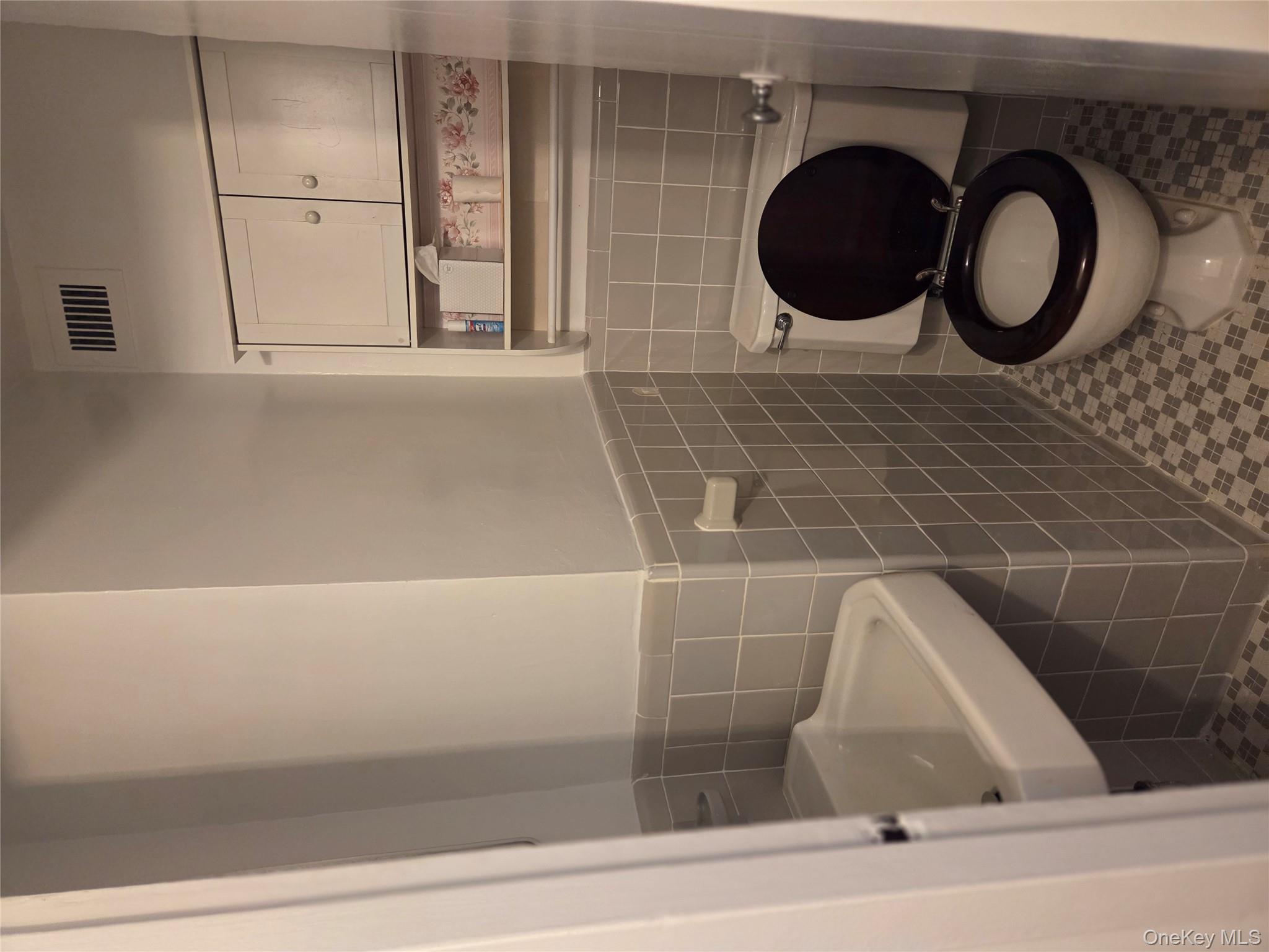 7 Fordham Hill Ovl, Unit 12G Bronx, NY 10468 - Photo 12 of 18 a bathroom with a toilet and a sink