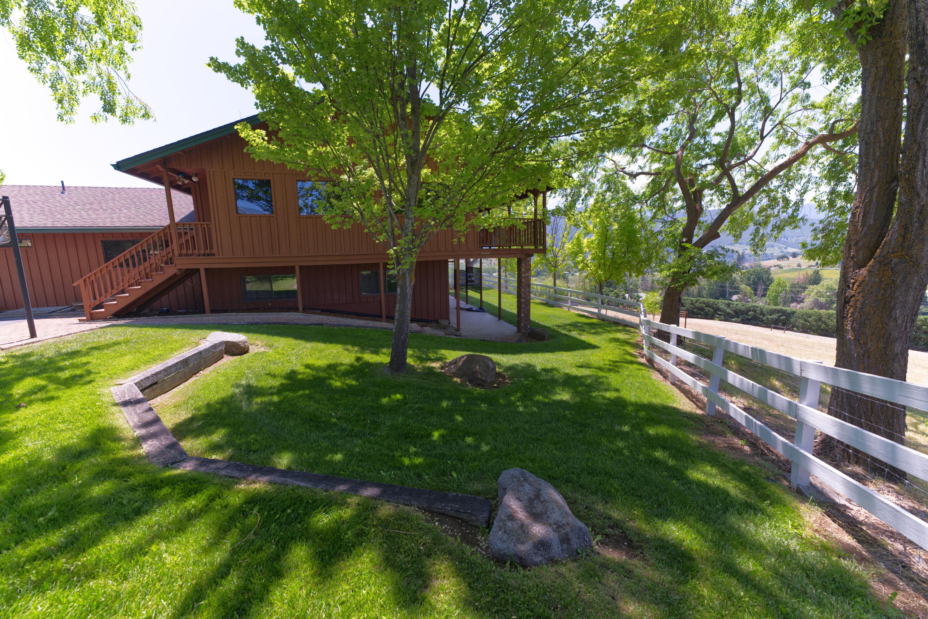 349 Wilson Road Ashland, OR 97520 - Photo 12 of 34 Side Entrance and Yard from Parking mls