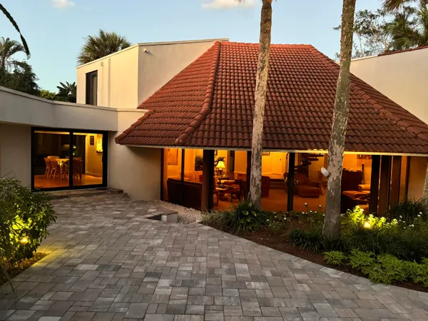 $2,590,000 | 815 Tangerine Way, Delray Beach, FL 33483
