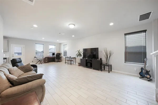 $2,050 | 108 Drifter Lane, Jarrell, TX 76537