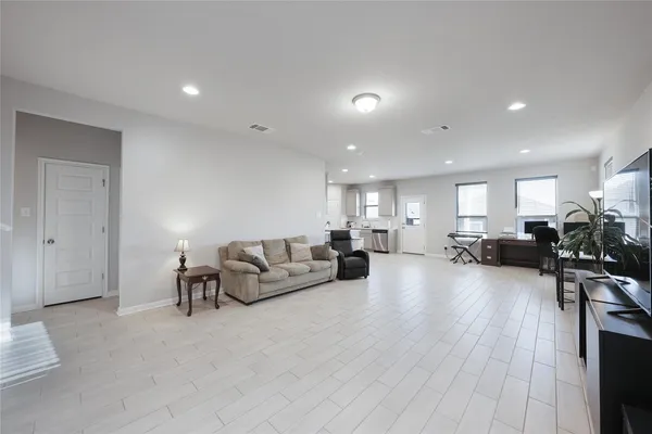 $2,050 | 108 Drifter Lane, Jarrell, TX 76537