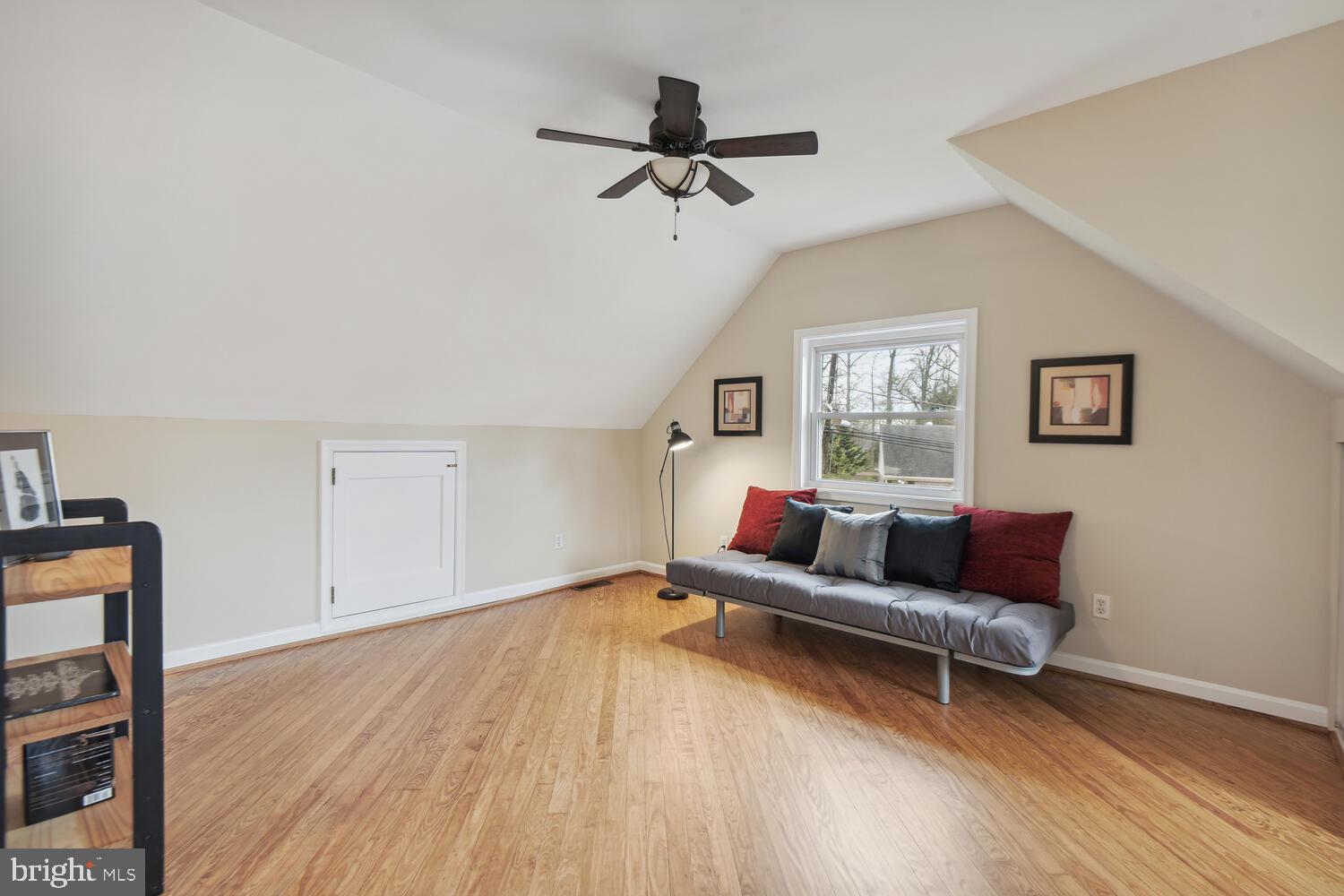 10201 Procter Street Silver Spring, MD 20901 - Photo 9 of 28 Large open upper- level den/FR