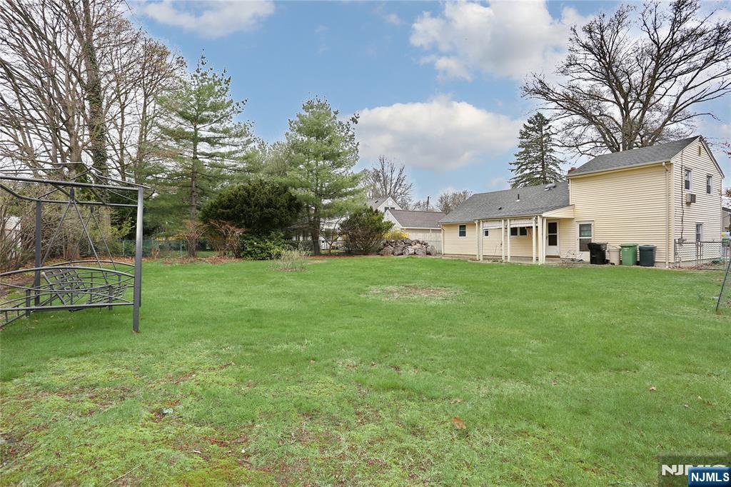 324 Edstan Way Paramus, NJ 07652 - Photo 24 of 35