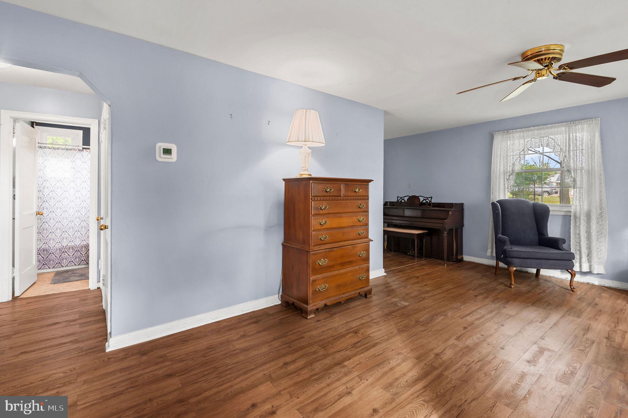 428 Tanner Road Hatboro, PA 19040 - Photo 11 of 25 Living Room