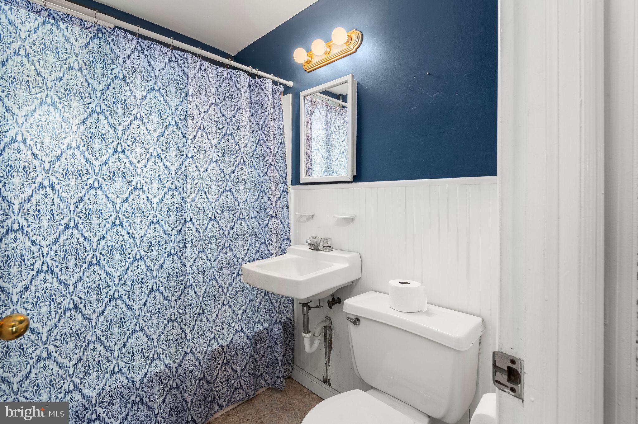 428 Tanner Road Hatboro, PA 19040 - Photo 12 of 25 Main Bath