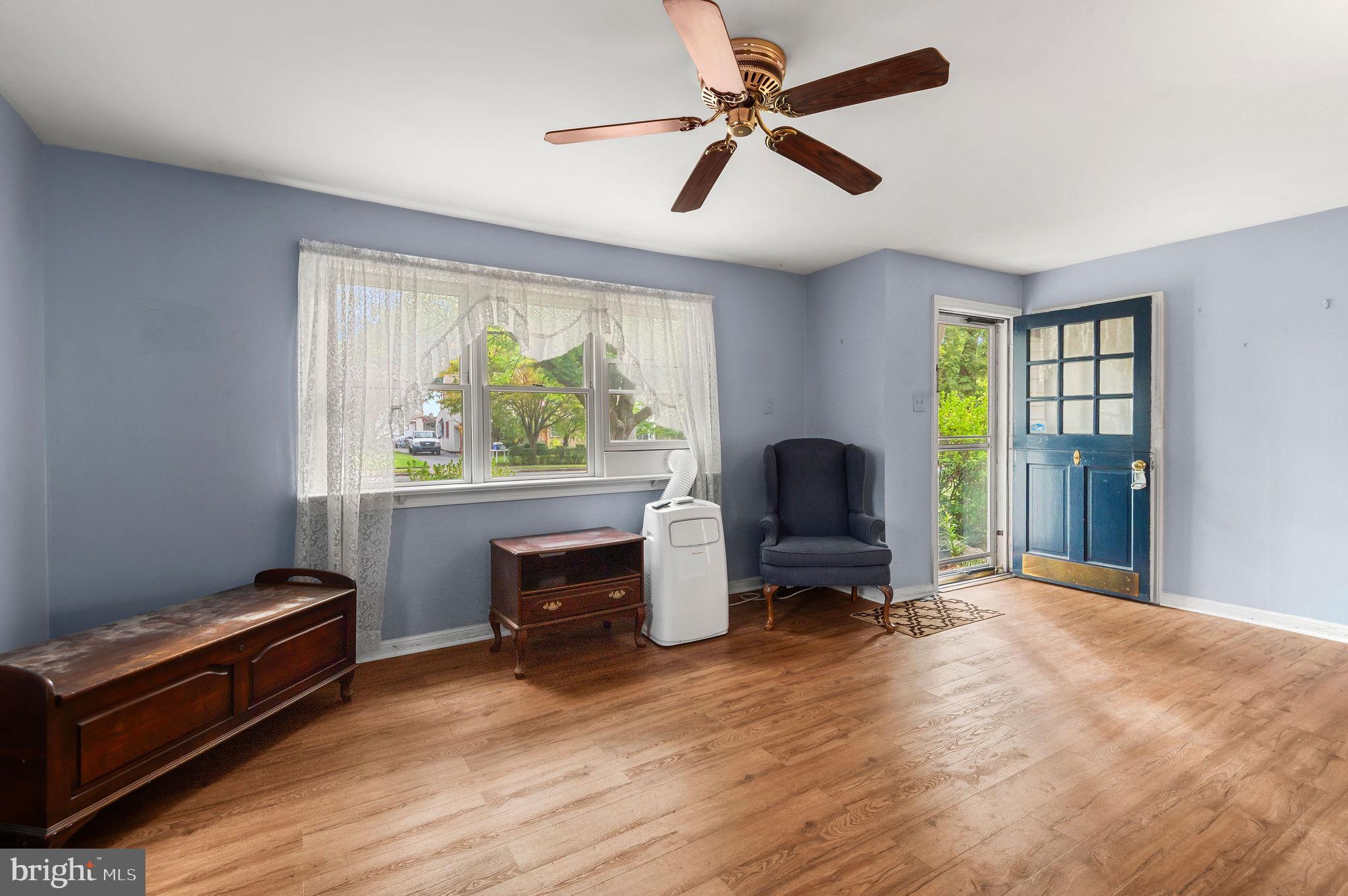 428 Tanner Road Hatboro, PA 19040 - Photo 10 of 25 Living Room