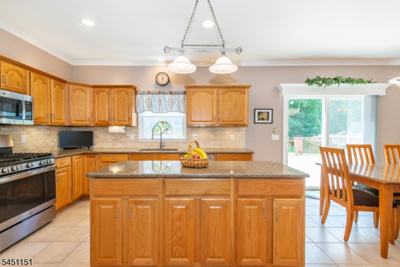 2 Kingston Court Oak Ridge, NJ 07438 - Photo 6 of 46 Gallery Image 6