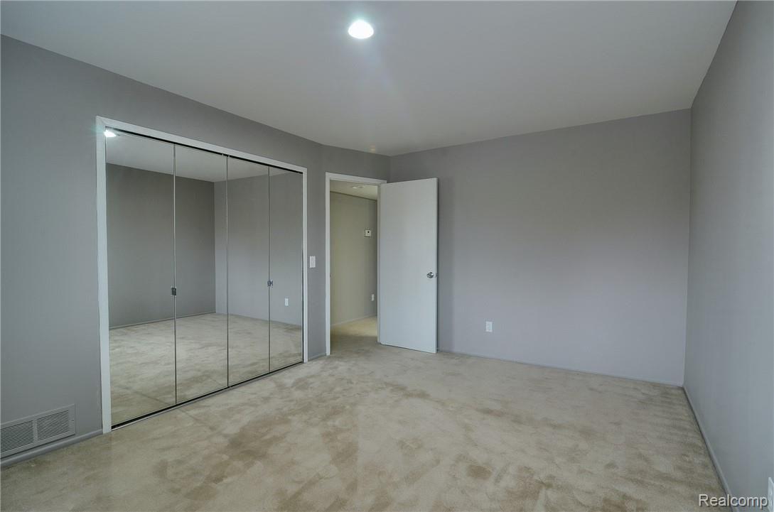 1954 Klingensmith Road Bloomfield Hills, MI 48302 - Photo 21 of 28 19-2ndBedroom3rdView.jpg