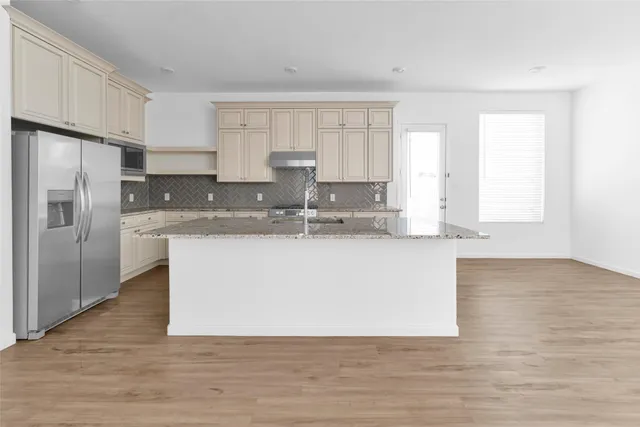 $2,500 | 1426 Northwood Blf Lane, Pinehurst, TX 77362