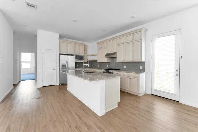 $2,500 | 1426 Northwood Blf Lane, Pinehurst, TX 77362