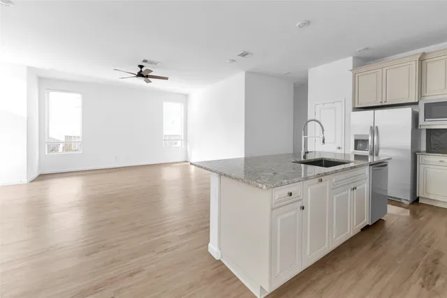 $2,500 | 1426 Northwood Blf Lane, Pinehurst, TX 77362