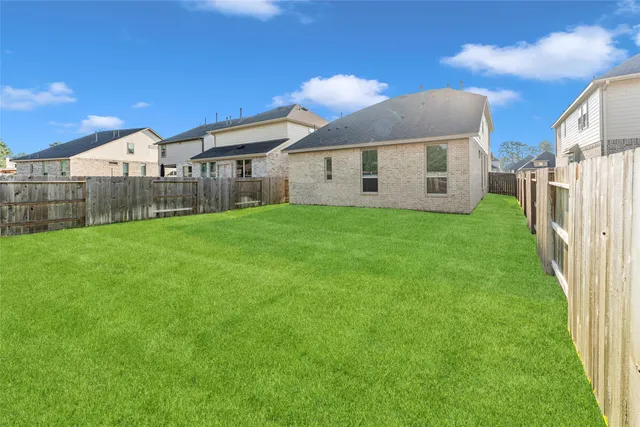 $2,500 | 1426 Northwood Blf Lane, Pinehurst, TX 77362