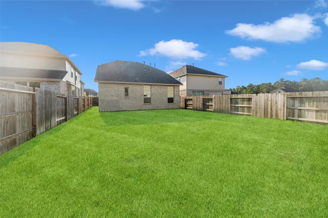 $2,500 | 1426 Northwood Blf Lane, Pinehurst, TX 77362