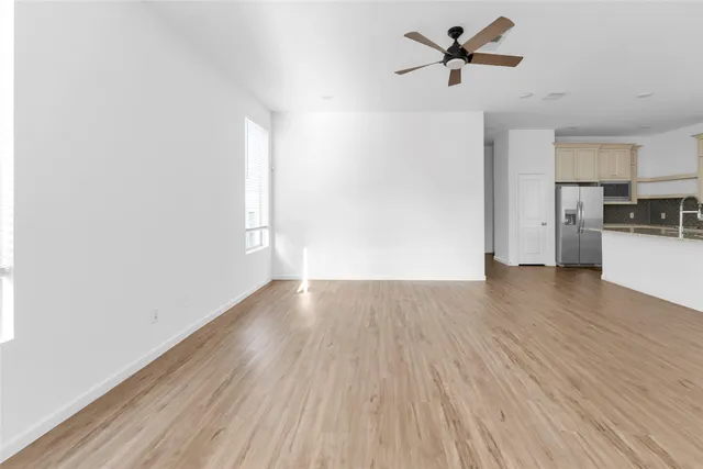 $2,500 | 1426 Northwood Blf Lane, Pinehurst, TX 77362