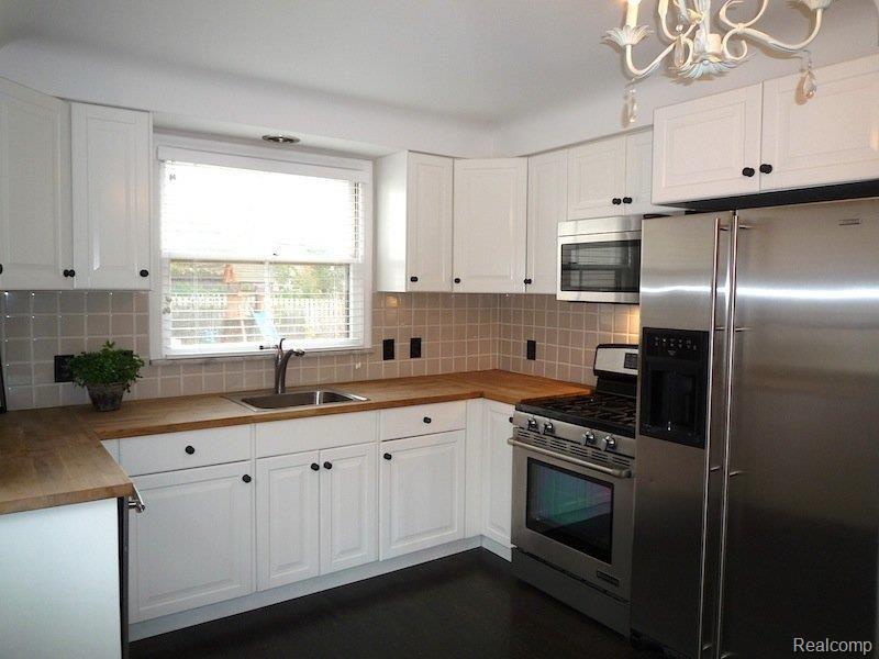 798 Tottenham Road Birmingham, MI 48009 - Photo 5 of 18 Kitchen View 1