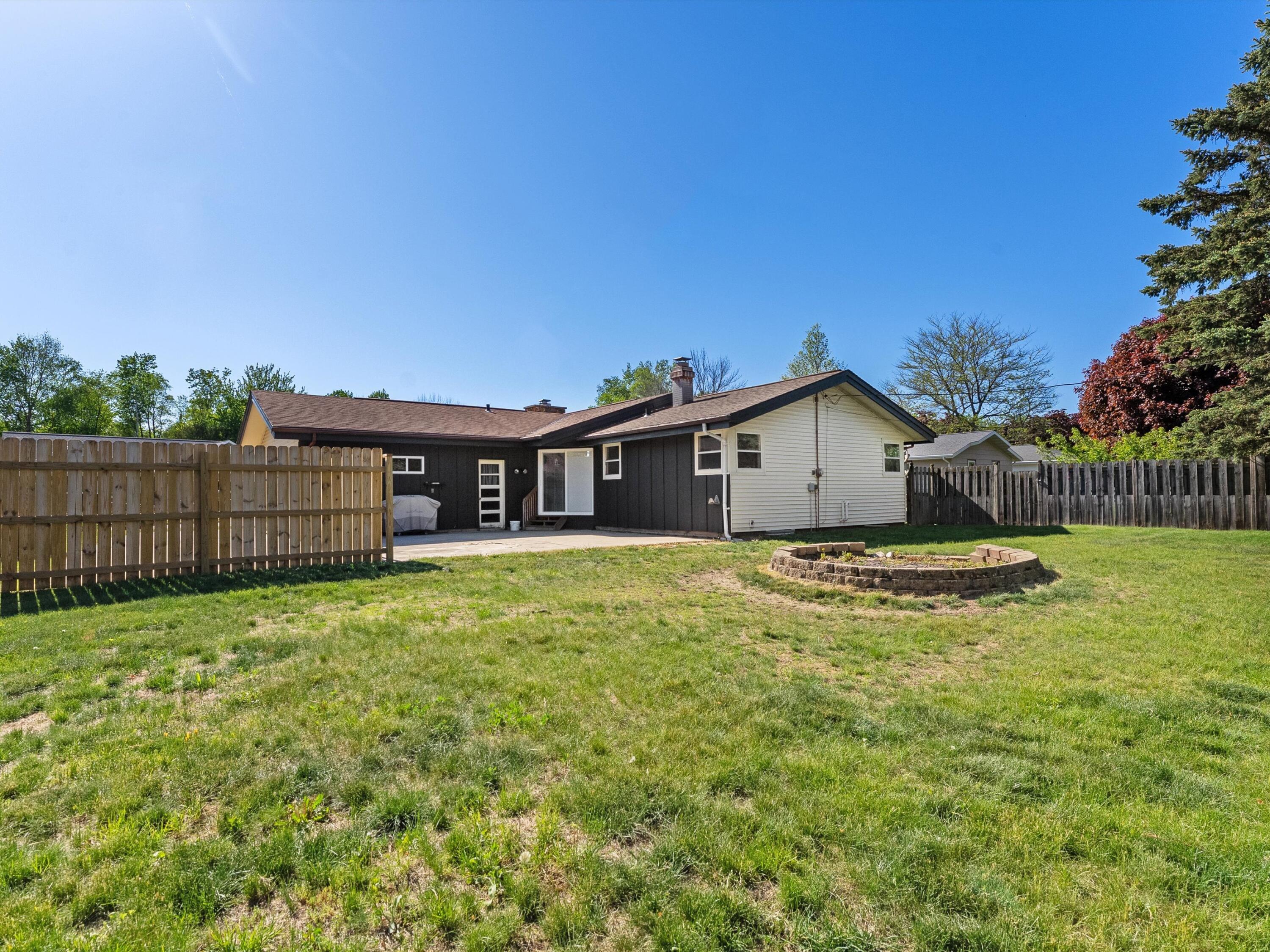 3919 Martin Lane Two Rivers, WI 54241 - Photo 27 of 31 08-008_3114778_01130