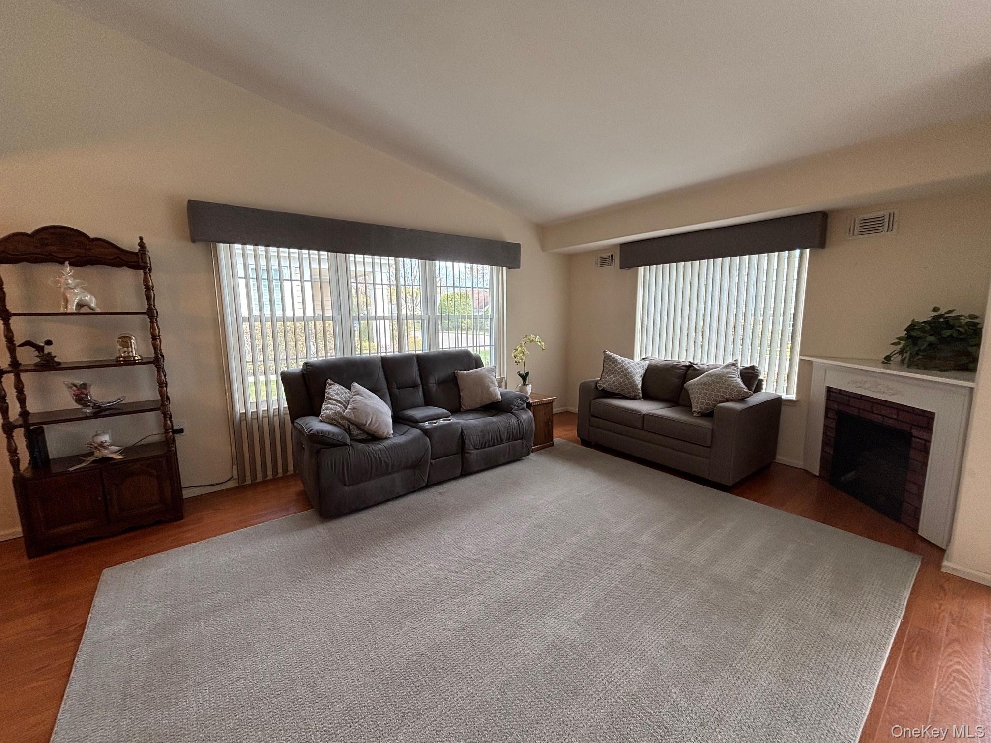 155 Glen Drive Ridge, NY 11961 - Photo 4 of 24