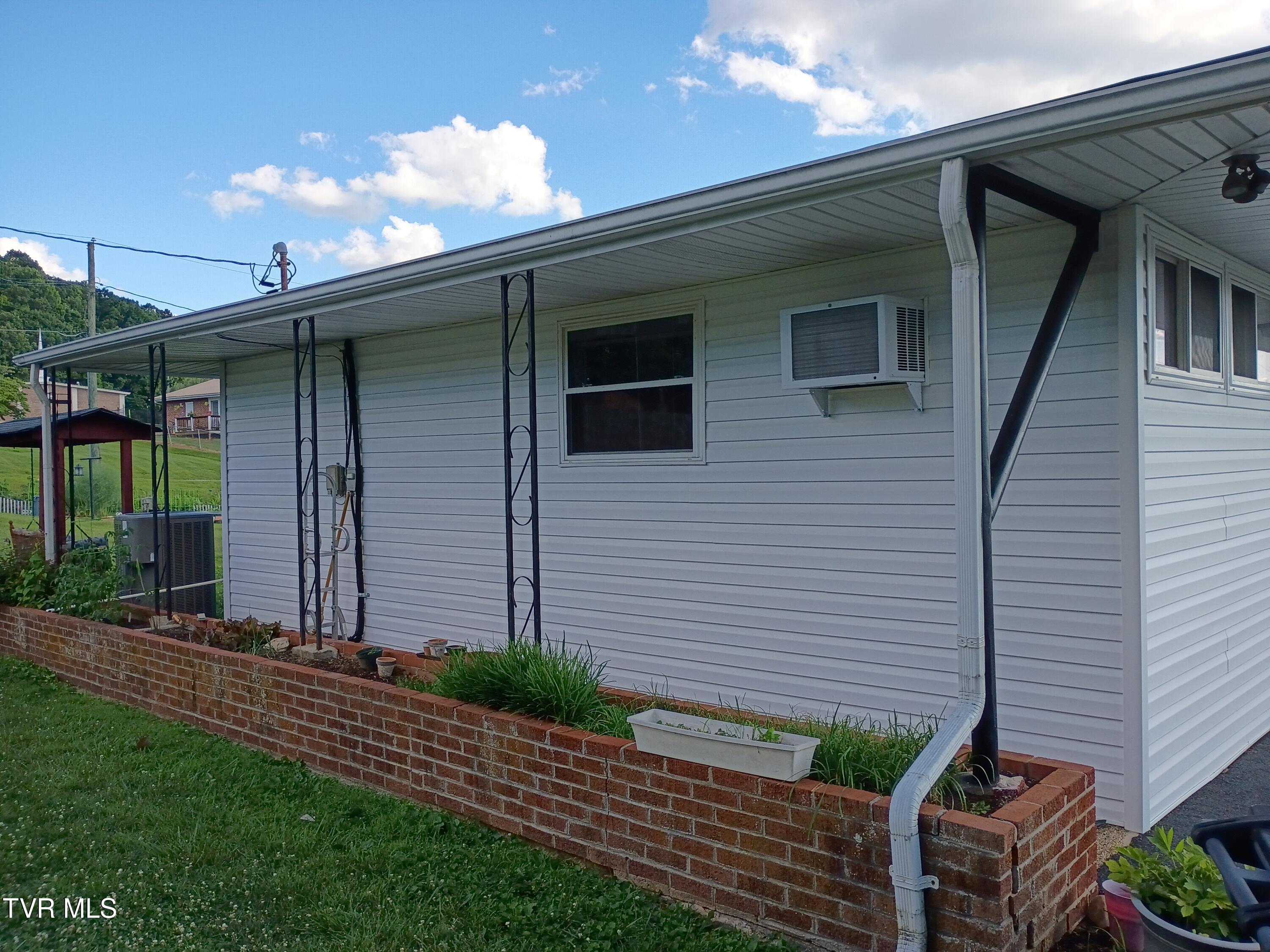 357 Rock Springs Road Kingsport, TN 37663 - Photo 20 of 28 IMG_20260619_182753741