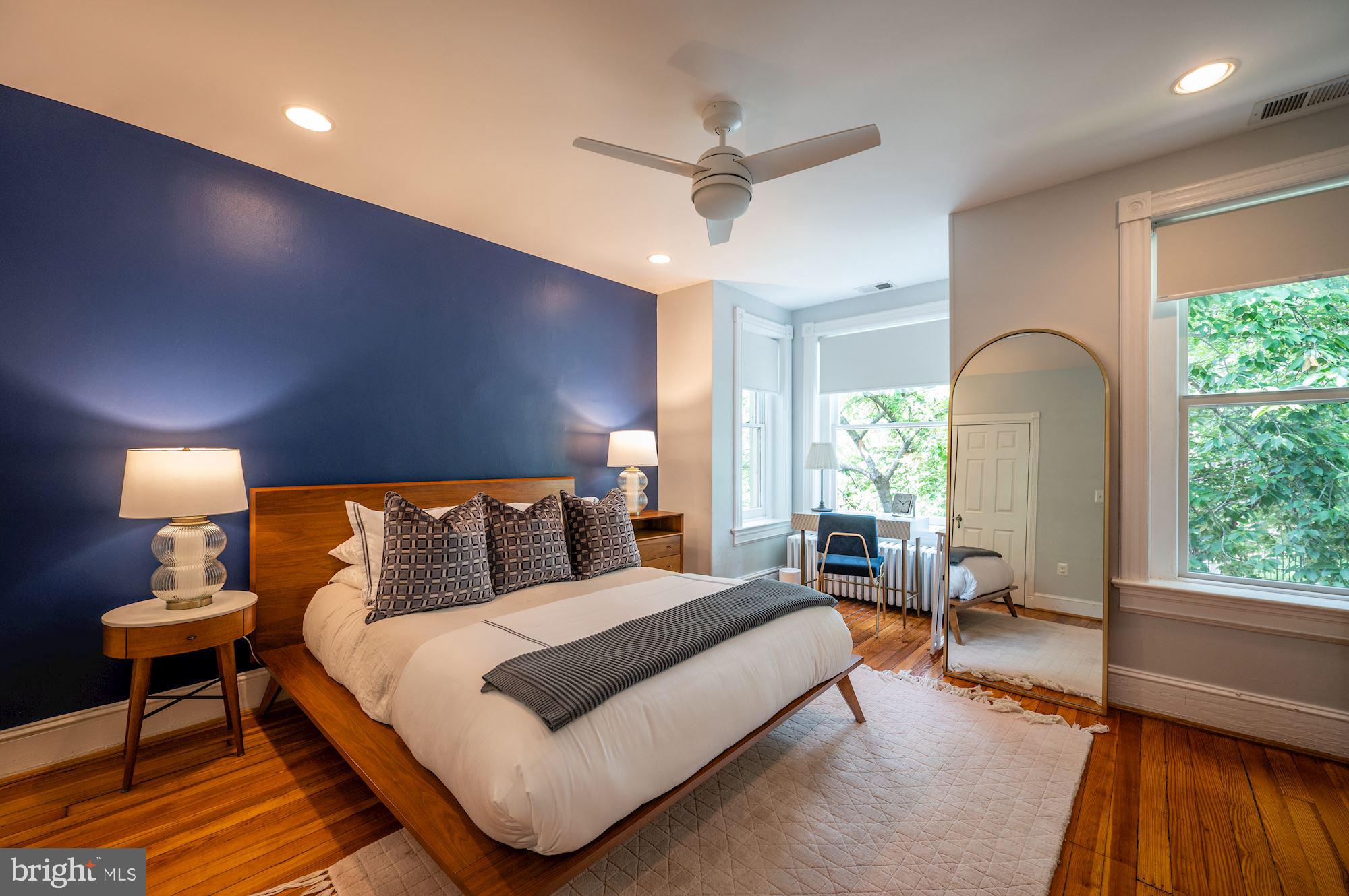 919 E Street Southeast Washington, DC 20003 - Photo 10 of 28 Large owner's bedroom with desk nook