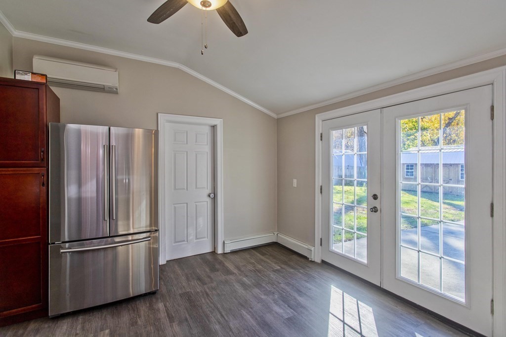 206 Corcoran Boulevard Springfield, MA 01118 - Photo 13 of 32 Gallery Image 13