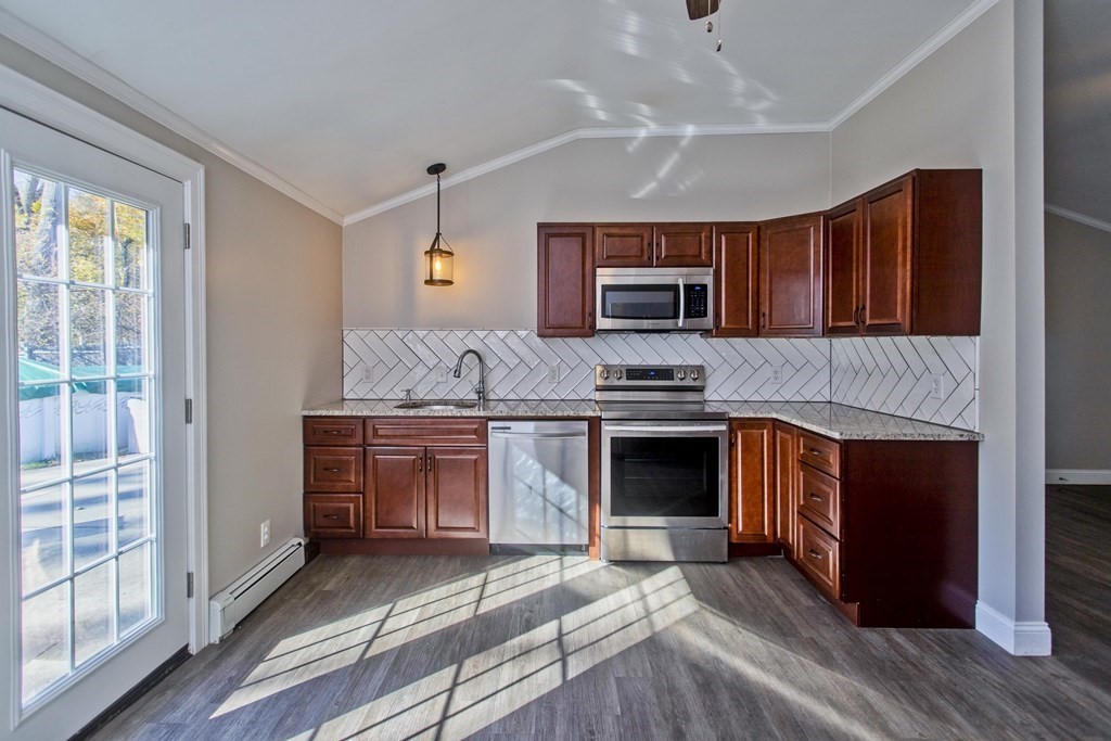 206 Corcoran Boulevard Springfield, MA 01118 - Photo 7 of 32 Gallery Image 7