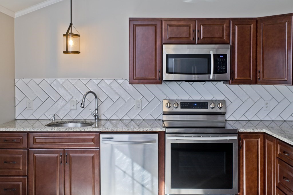 206 Corcoran Boulevard Springfield, MA 01118 - Photo 8 of 32 Gallery Image 8