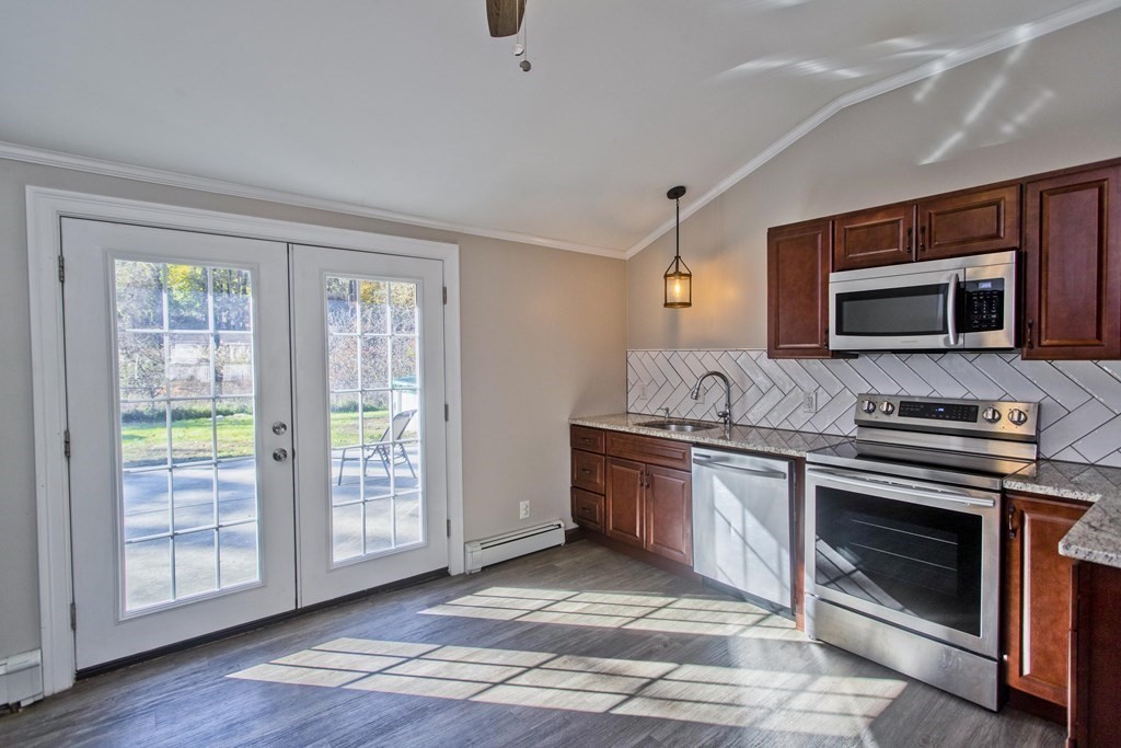 206 Corcoran Boulevard Springfield, MA 01118 - Photo 10 of 32 Gallery Image 10