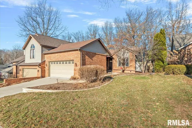 $299,000 | 2553 Chapel Hill Drive, Springfield, IL 62702