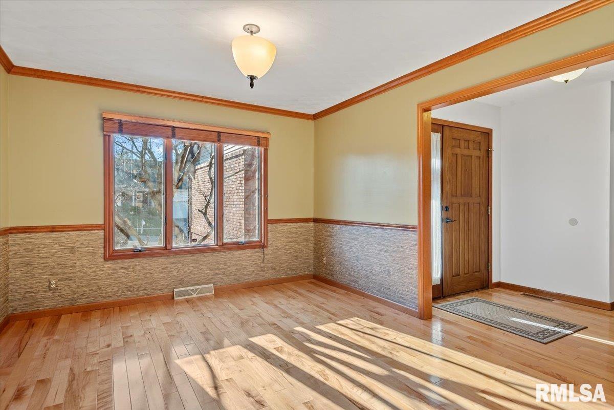 2553 Chapel Hill Drive Springfield, IL 62702 - Photo 12 of 57