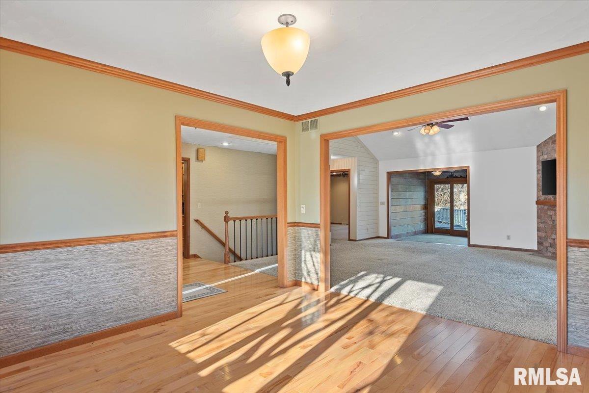 2553 Chapel Hill Drive Springfield, IL 62702 - Photo 13 of 57