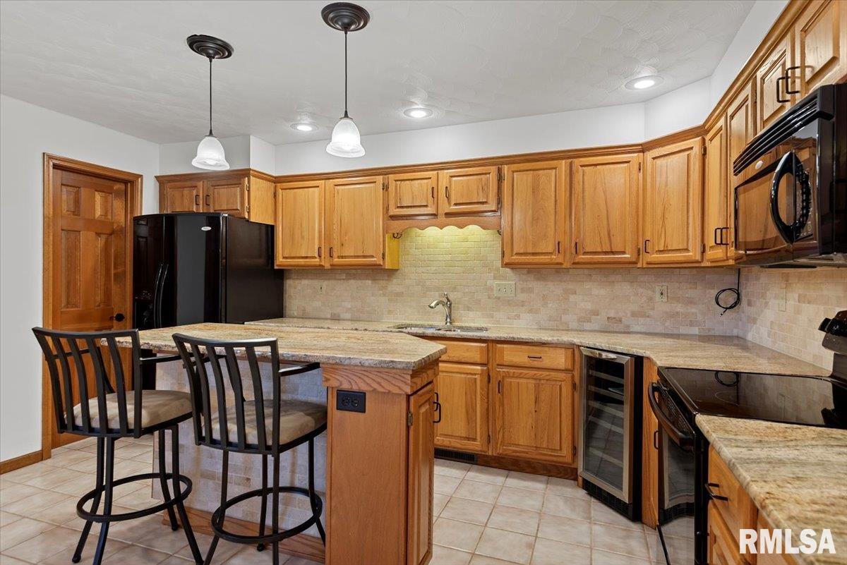 2553 Chapel Hill Drive Springfield, IL 62702 - Photo 14 of 57