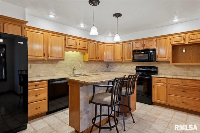 $279,900 | 2553 Chapel Hill Drive, Springfield, IL 62702