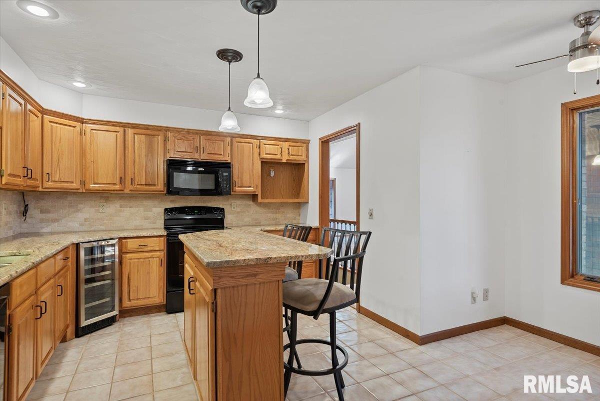 2553 Chapel Hill Drive Springfield, IL 62702 - Photo 16 of 57