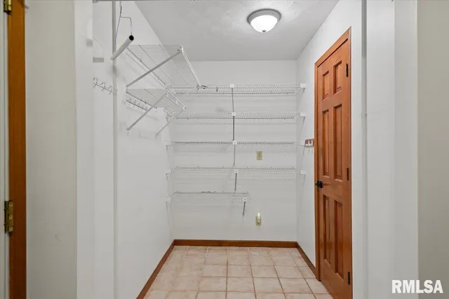 $279,900 | 2553 Chapel Hill Drive, Springfield, IL 62702