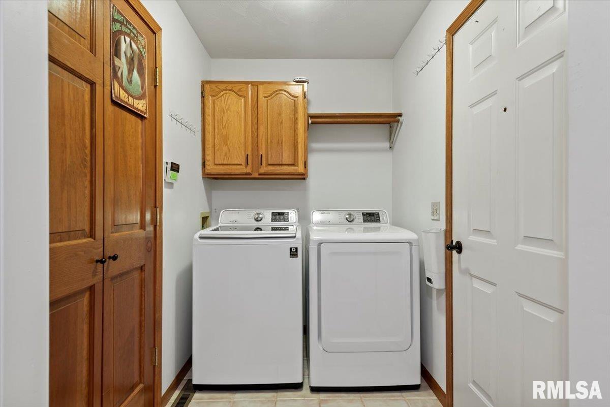 2553 Chapel Hill Drive Springfield, IL 62702 - Photo 20 of 57