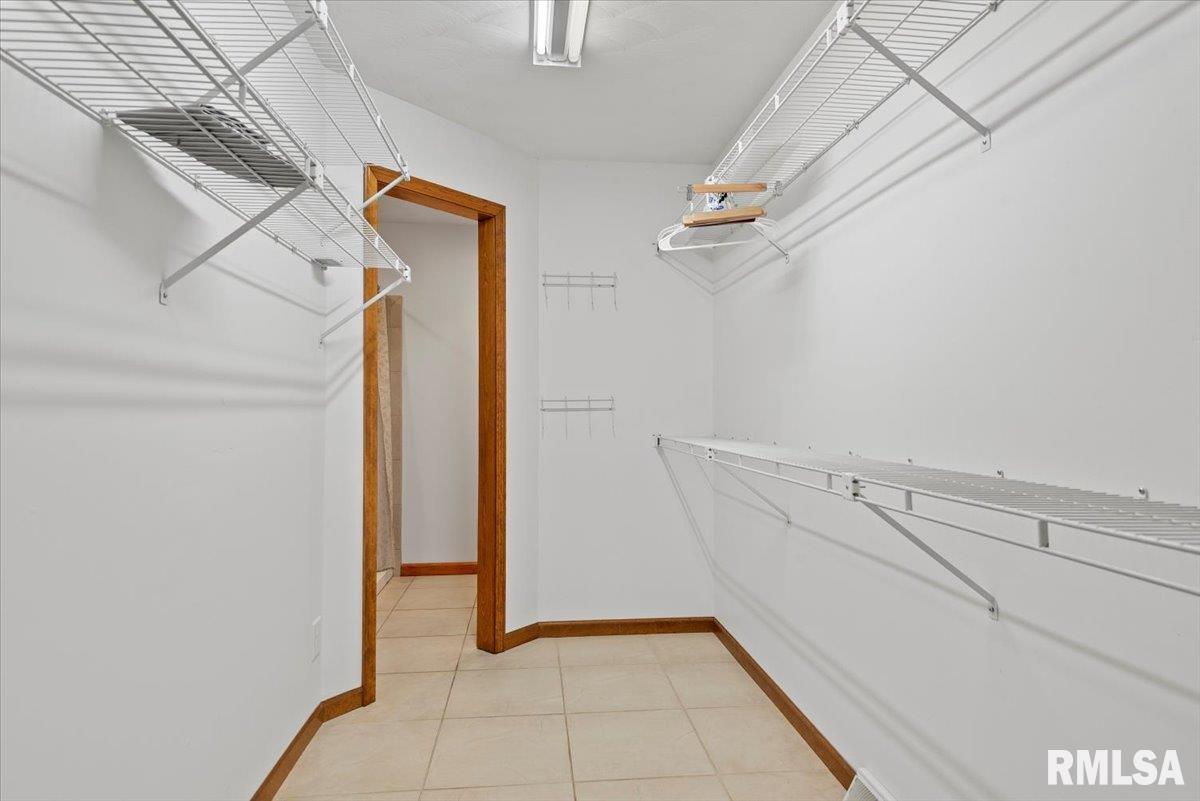 2553 Chapel Hill Drive Springfield, IL 62702 - Photo 24 of 57