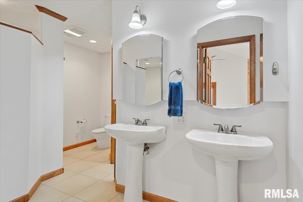 2553 Chapel Hill Drive Springfield, IL 62702 - Photo 25 of 57