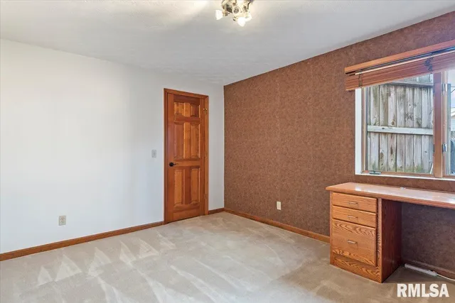 $279,900 | 2553 Chapel Hill Drive, Springfield, IL 62702