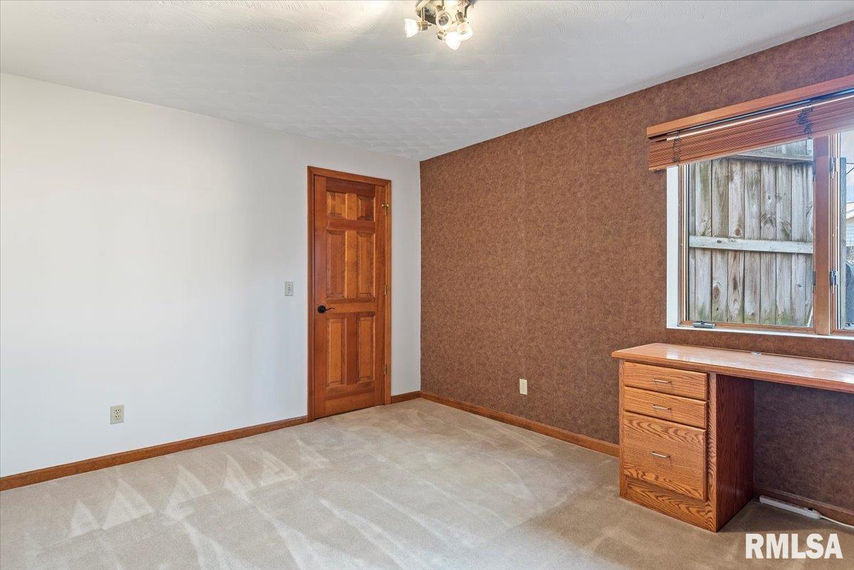 2553 Chapel Hill Drive Springfield, IL 62702 - Photo 28 of 57