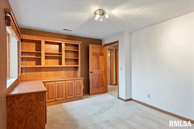 $279,900 | 2553 Chapel Hill Drive, Springfield, IL 62702