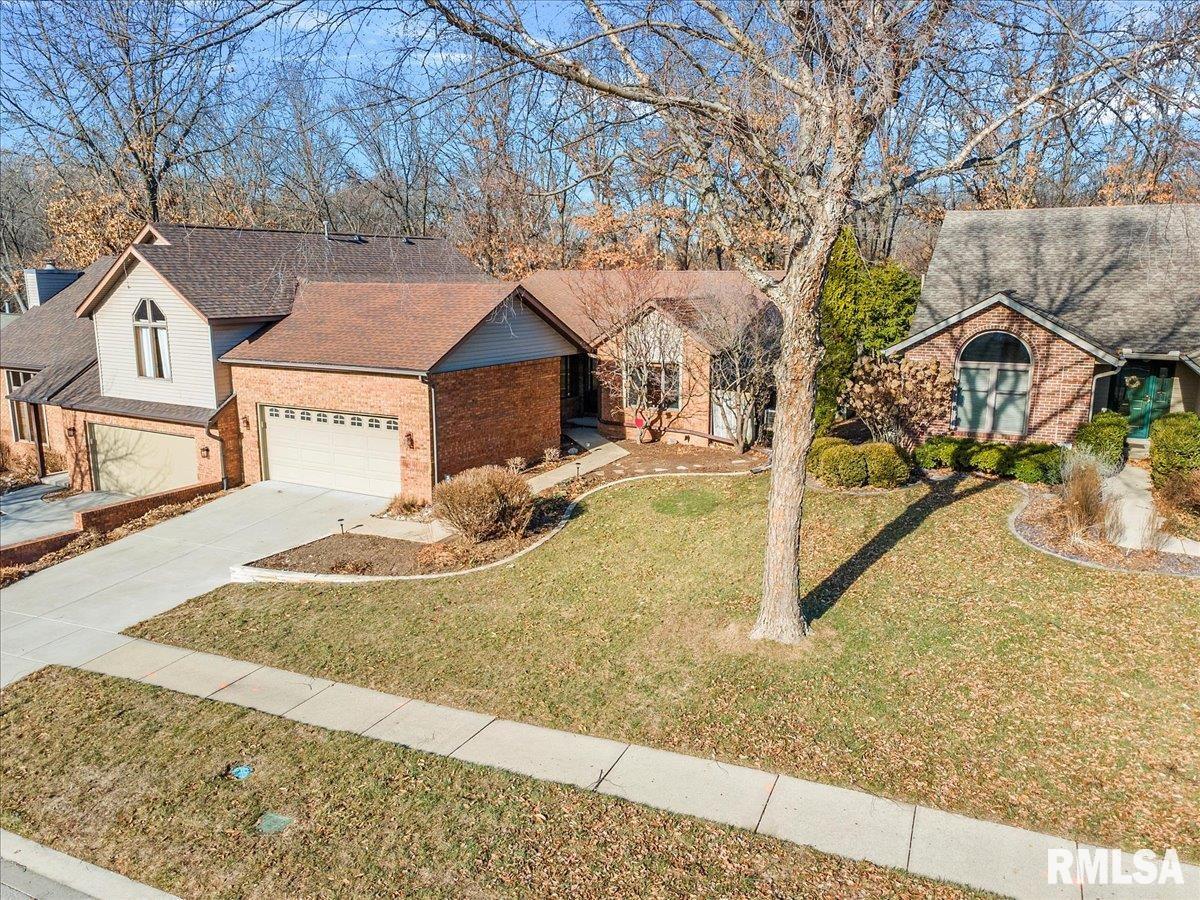 2553 Chapel Hill Drive Springfield, IL 62702 - Photo 3 of 57