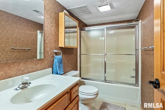 $279,900 | 2553 Chapel Hill Drive, Springfield, IL 62702