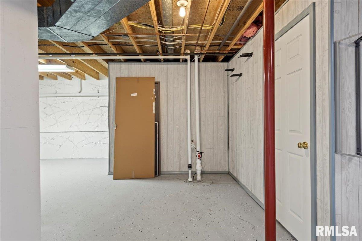 2553 Chapel Hill Drive Springfield, IL 62702 - Photo 38 of 57