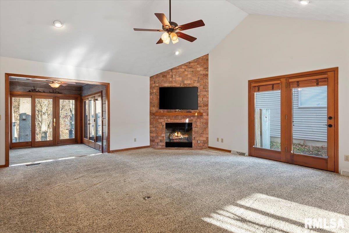 2553 Chapel Hill Drive Springfield, IL 62702 - Photo 4 of 57