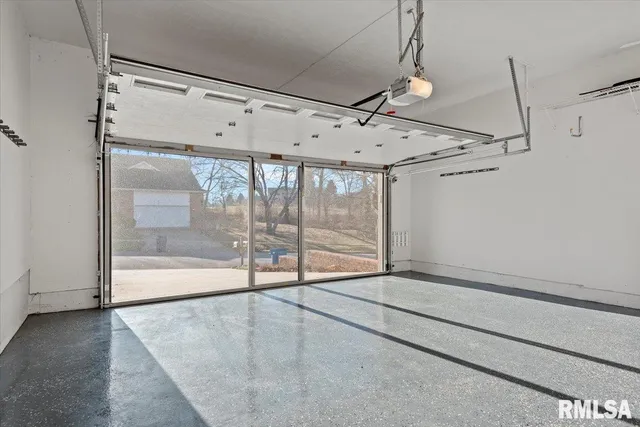 $279,900 | 2553 Chapel Hill Drive, Springfield, IL 62702