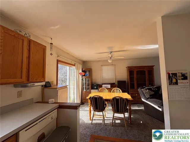 a very nice looking room with many windows