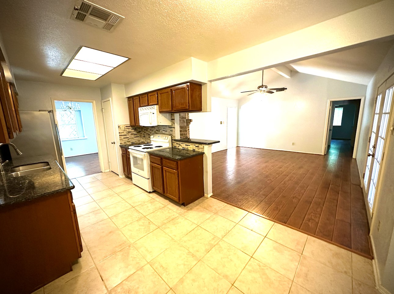 18 Brookflower Road The Woodlands, TX 77380 - Photo 7 of 23