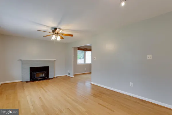$3,400 | 5834 Pratt Street, Alexandria, VA 22310