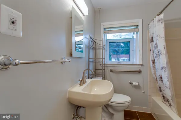 $3,400 | 5834 Pratt Street, Alexandria, VA 22310